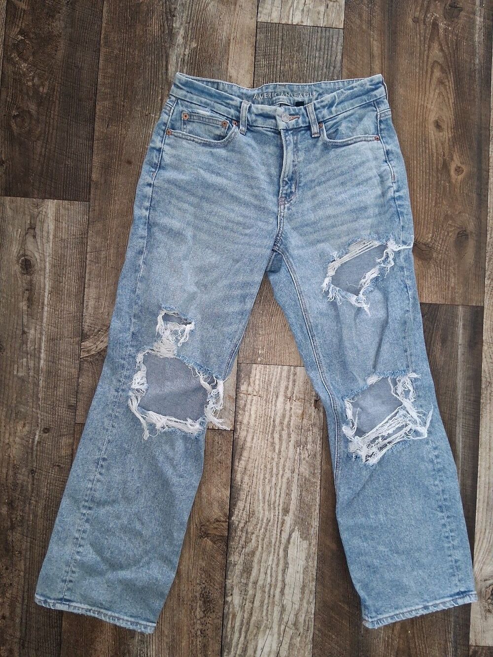 Women's American Eagle Light Wash Distressed Curvy Straight Denim Jeans, 6 Short